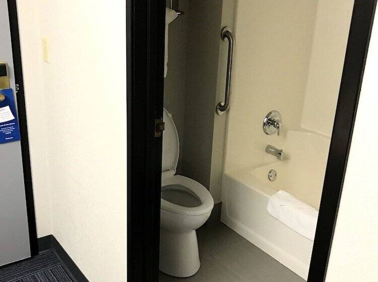 فندق Baymont By Wyndham Marinette