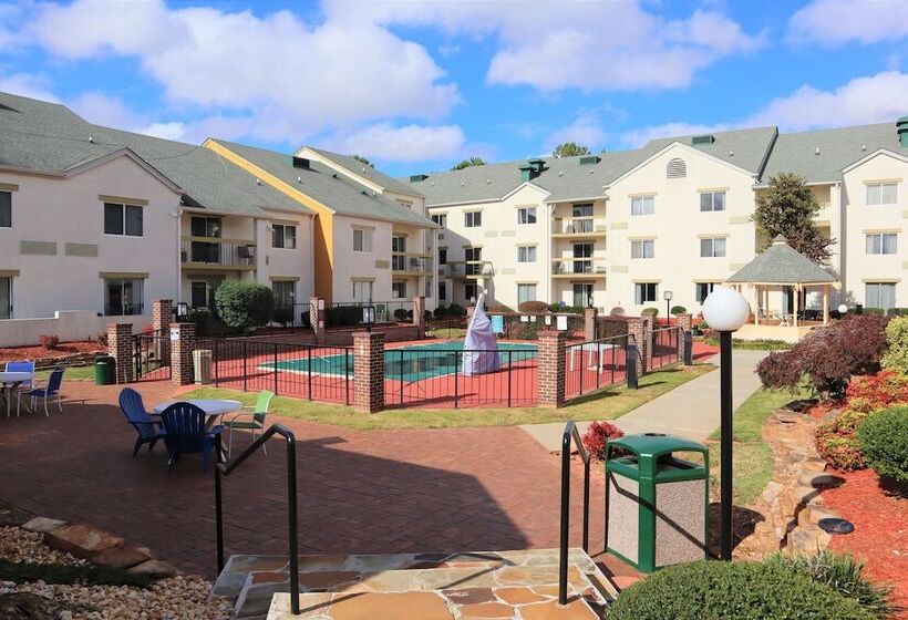 فندق Baymont By Wyndham Norcross Atlanta