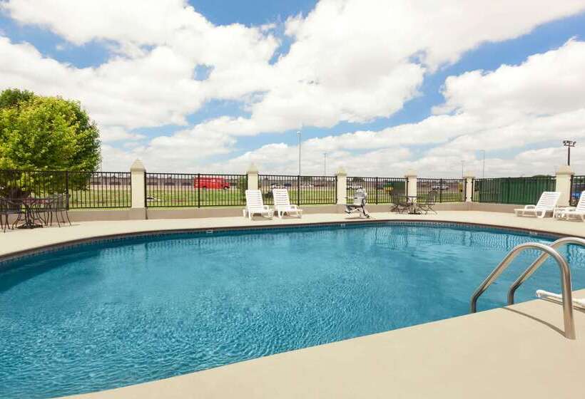 فندق Baymont By Wyndham Oklahoma City Airport