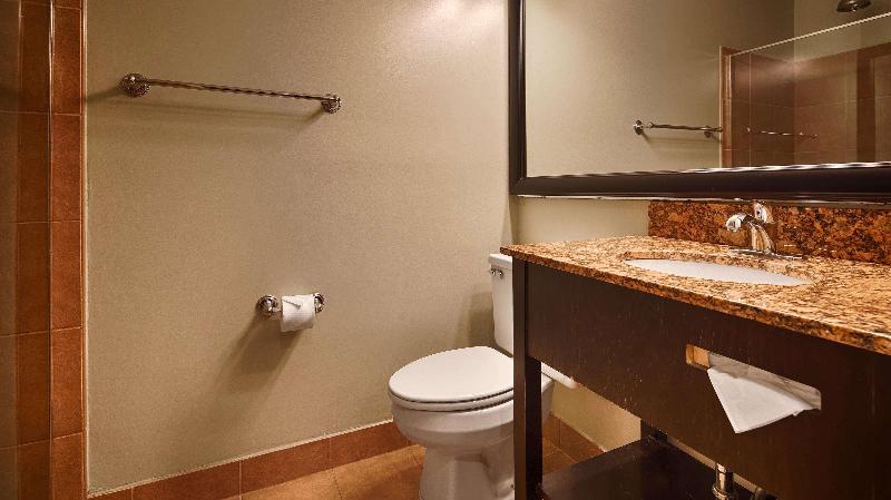 هتل Best Western Plus Coastline Inn