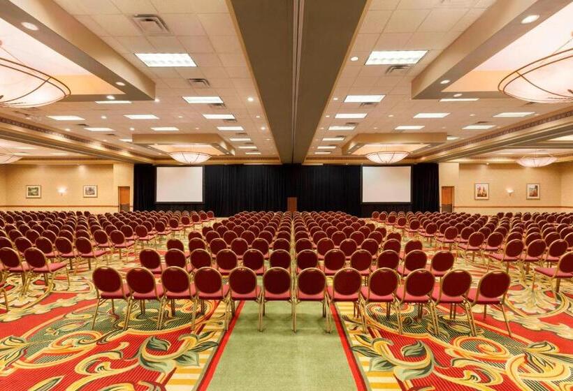 Radisson Hotel Cedar Rapids