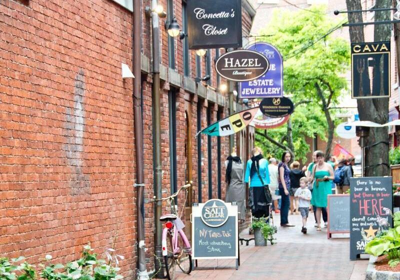 فندق Coachman Inn