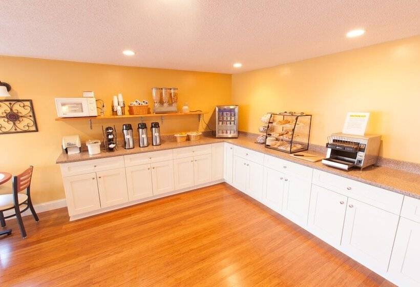 فندق Coachman Inn