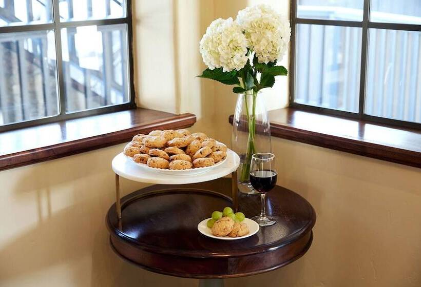 فندق Coachman's Inn, A Four Sisters Inn