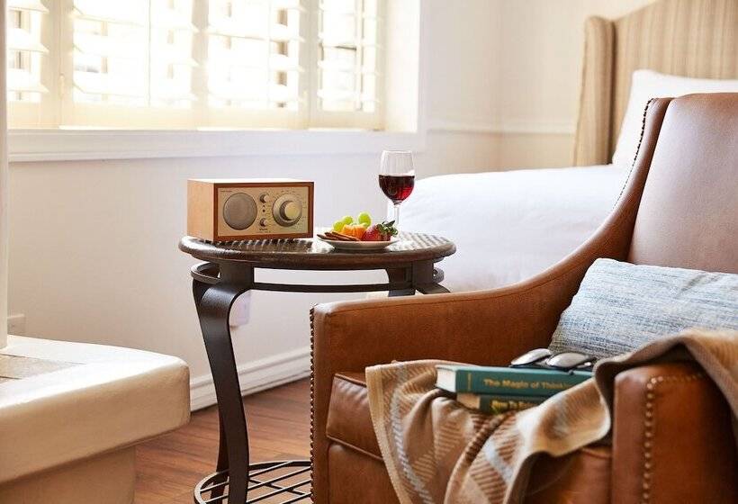 فندق Coachman's Inn, A Four Sisters Inn