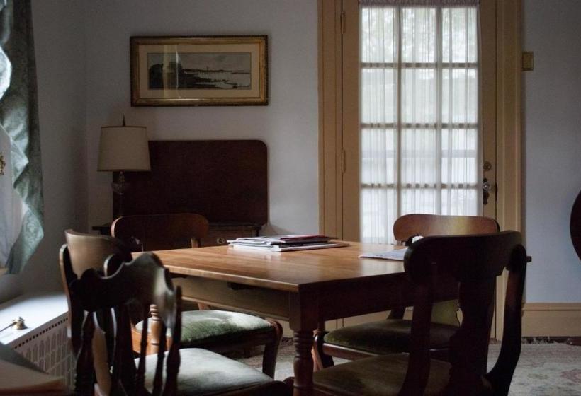 酒店 Colonial Capital Bed & Breakfast