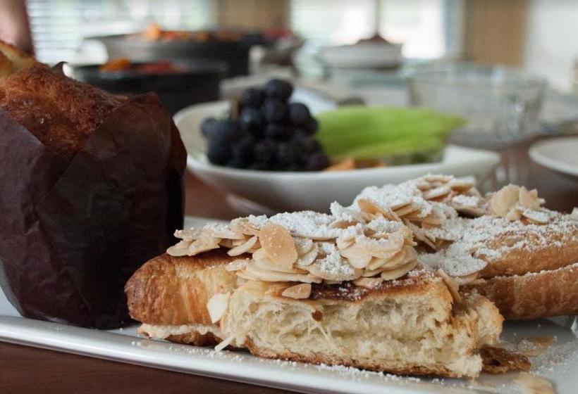 هتل Colonial Capital Bed & Breakfast