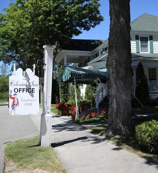 فندق Colonial Inn Harbor Springs