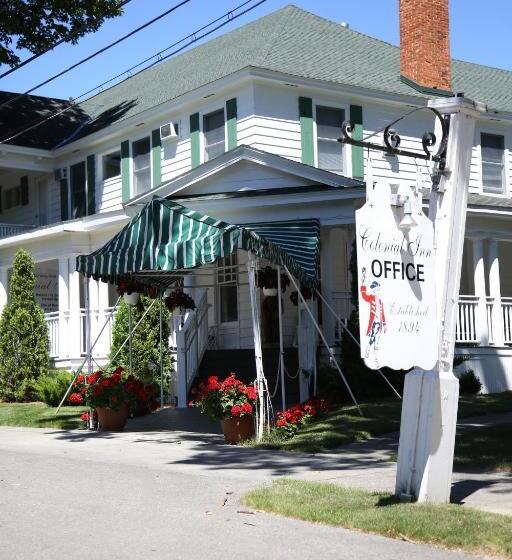 فندق Colonial Inn Harbor Springs