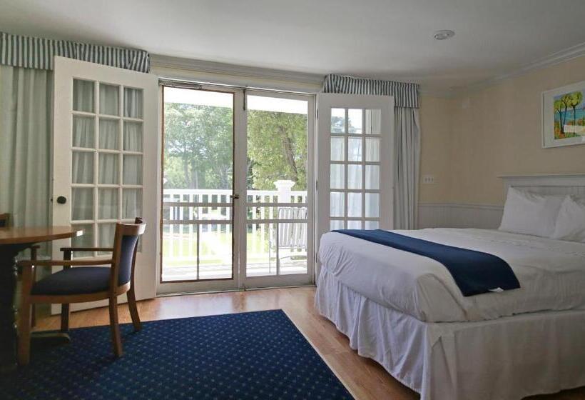 فندق Colonial Inn Harbor Springs