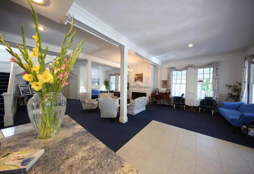 فندق Colonial Inn Harbor Springs