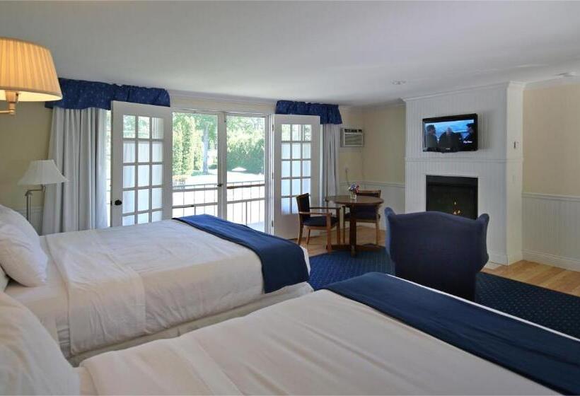 فندق Colonial Inn Harbor Springs