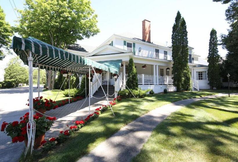 فندق Colonial Inn Harbor Springs