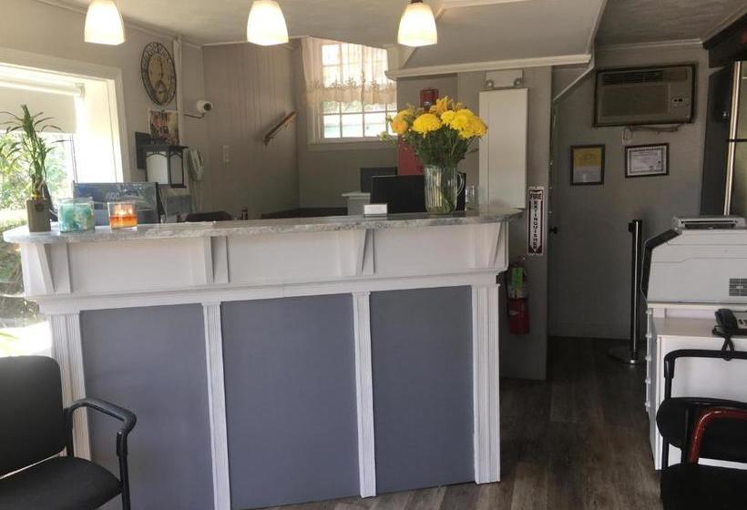 Hotel Colonial Traveler Motor Court