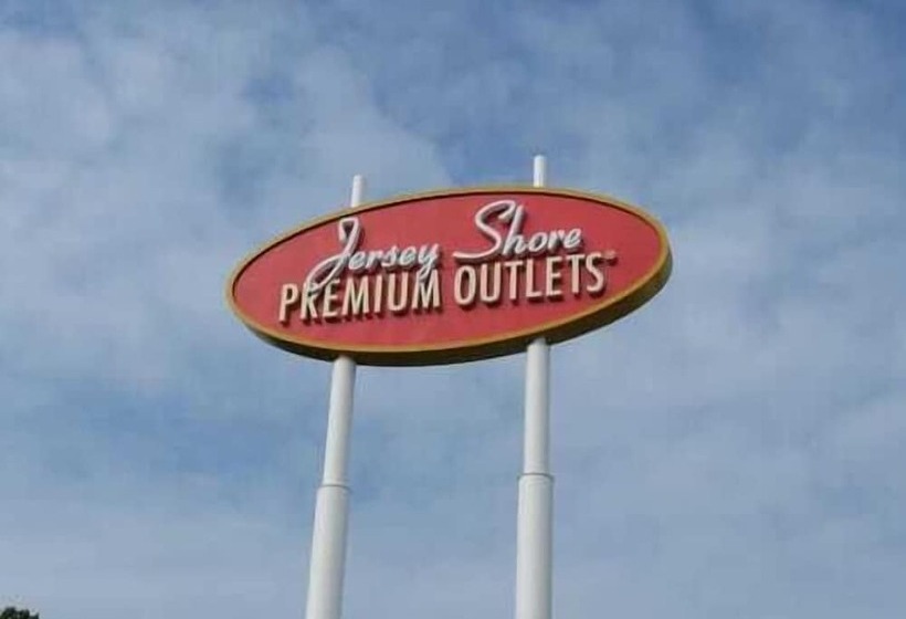 فندق Colts Neck Inn