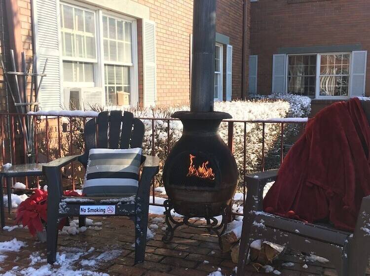 فندق Colts Neck Inn