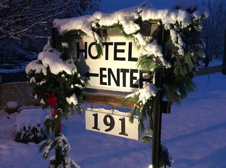 فندق Colts Neck Inn