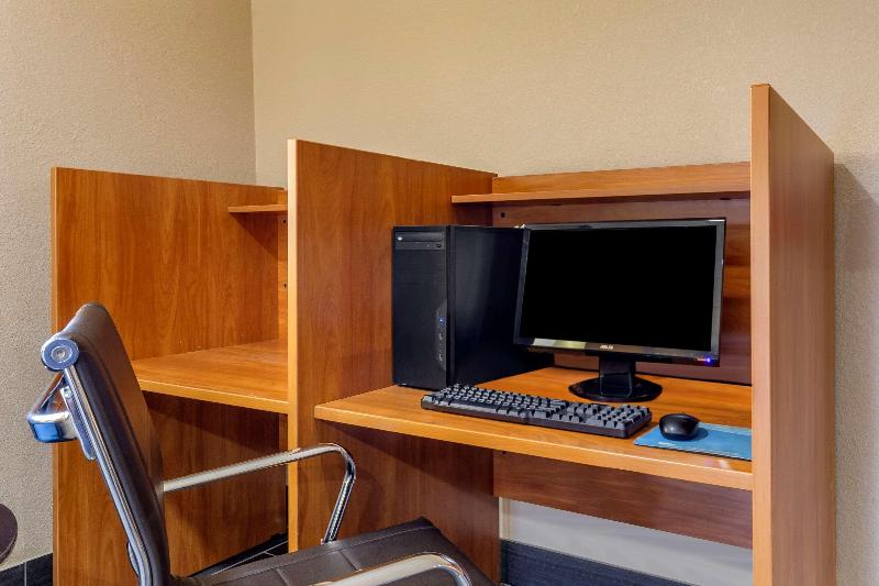 هتل Clarion Pointe Apex Holly Springs