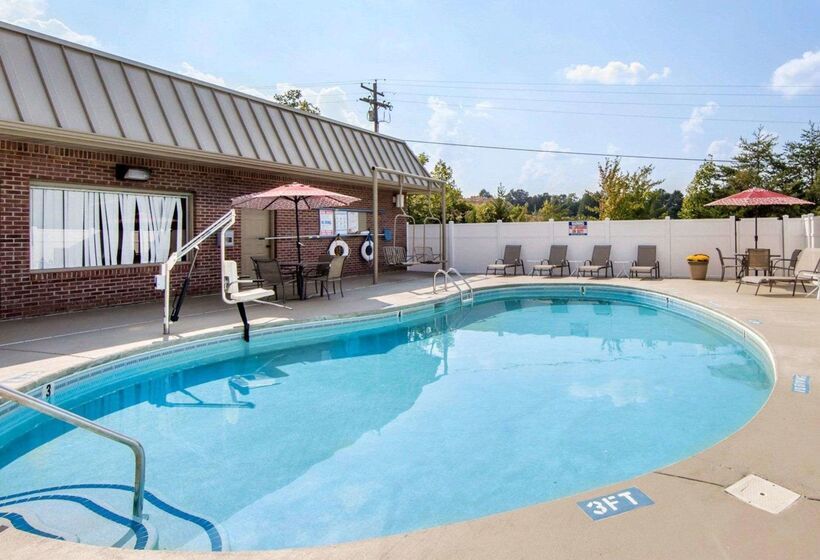 فندق Comfort Inn At Royal Blue