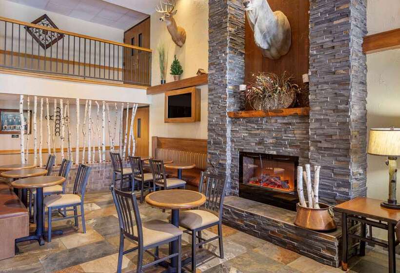 فندق Comfort Inn At Thousand Hills