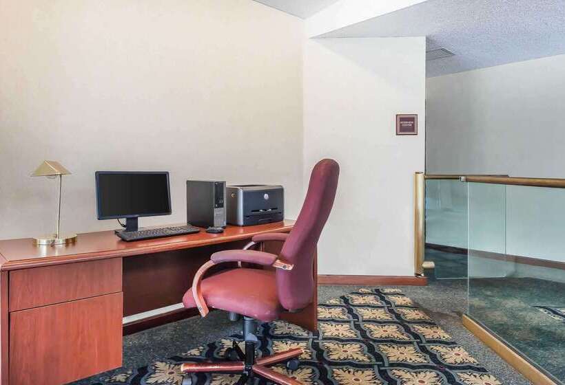 בית מלון כפרי Comfort Inn Cleveland Airport