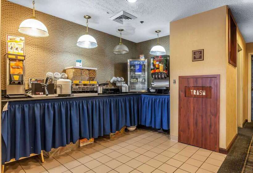 בית מלון כפרי Comfort Inn Cleveland Airport