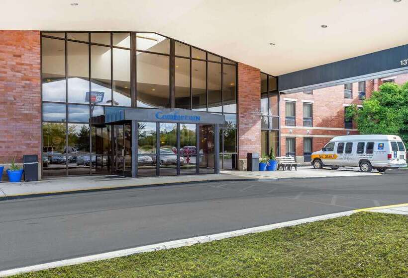 בית מלון כפרי Comfort Inn Cleveland Airport