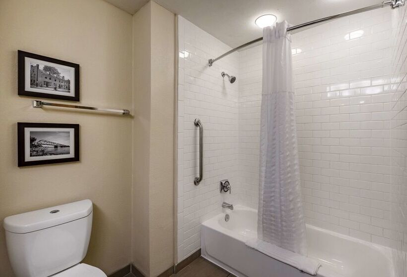 בית מלון כפרי Comfort Inn Collinsville Near St. Louis