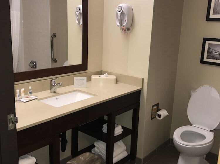 בית מלון כפרי Comfort Inn Collinsville Near St. Louis