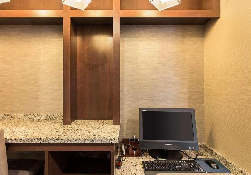 ホテル Comfort Inn East