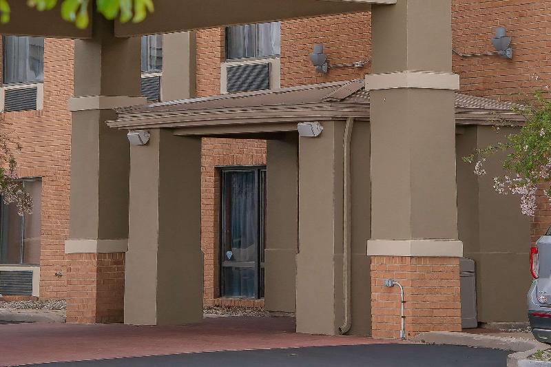 فندق Comfort Inn Huntington Near University