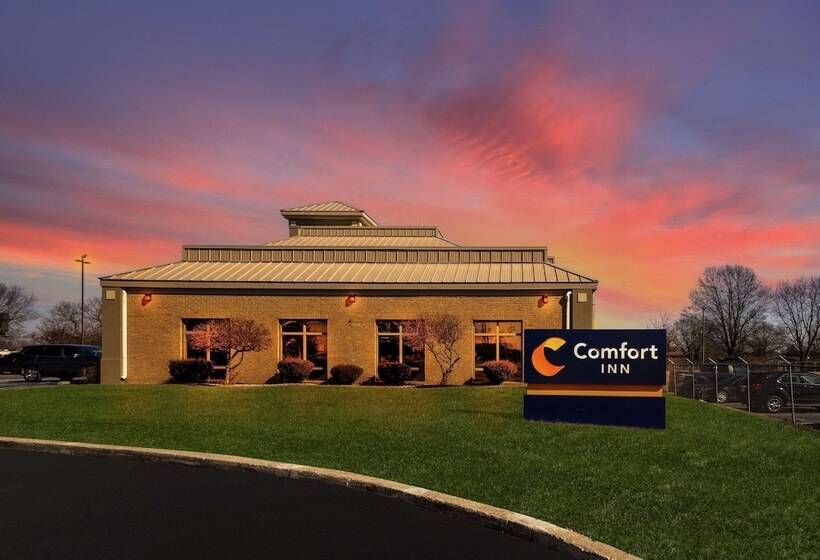 בית מלון כפרי Comfort Inn Huntington Near University