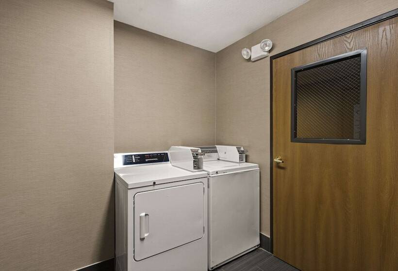 בית מלון כפרי Comfort Inn Huntington Near University