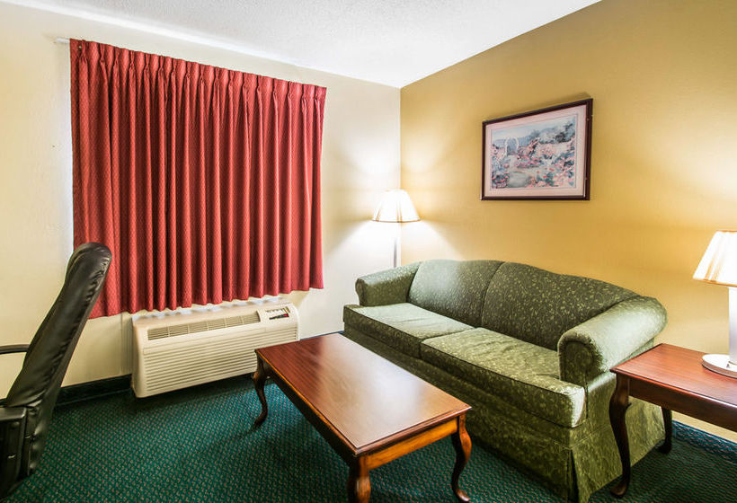 فندق Super 8 By Wyndham Montgomery I65