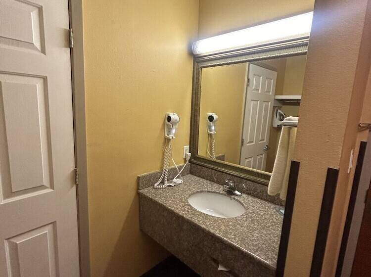 هتل Shary Inn And Suites