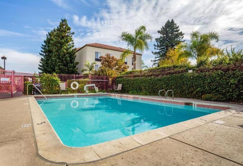 בית מלון כפרי Comfort Inn Redwood City