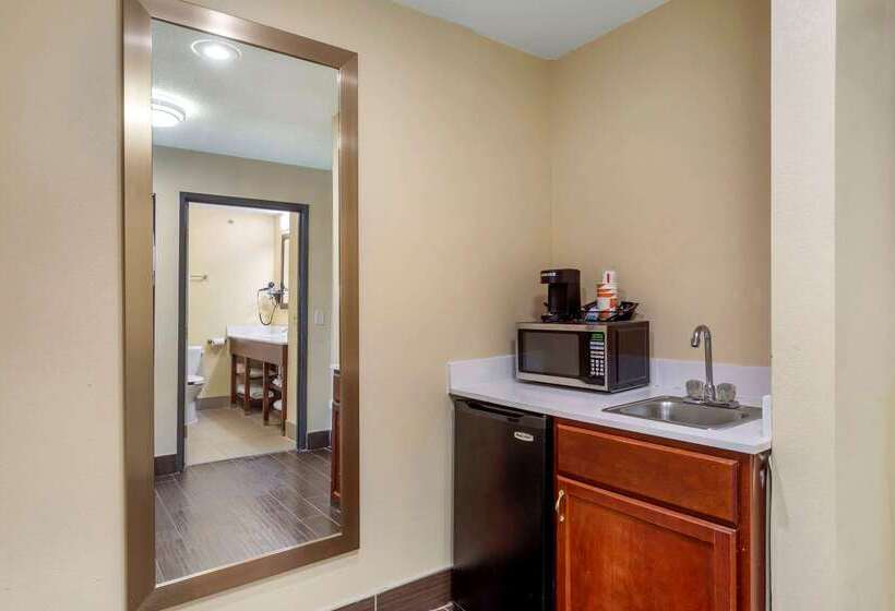 בית מלון כפרי Comfort Inn