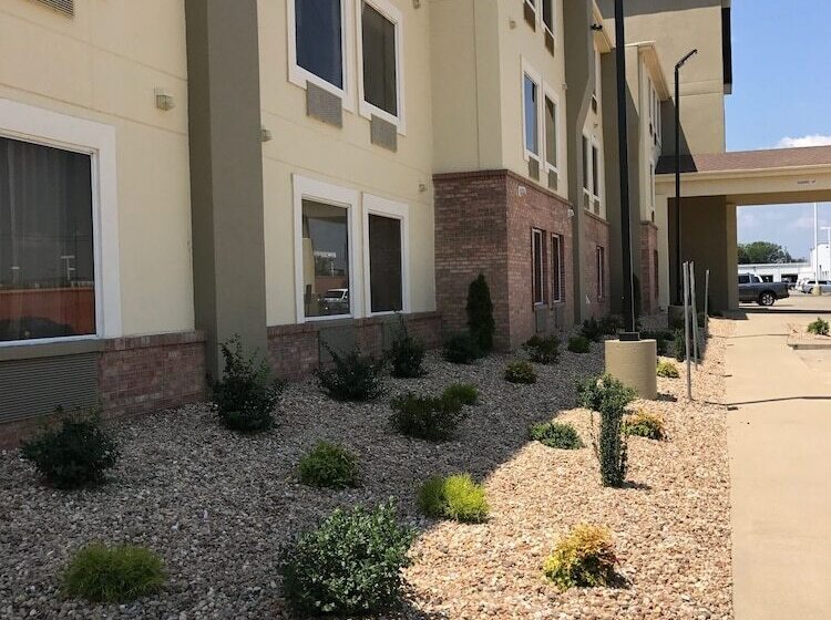 בית מלון כפרי Comfort Inn