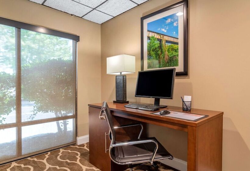 فندق Comfort Inn & Suites