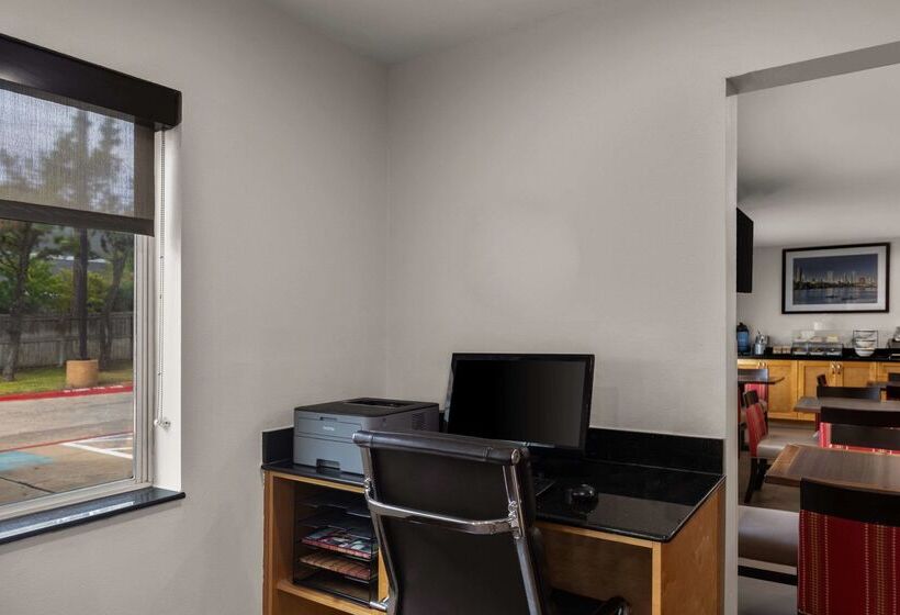 فندق Comfort Inn & Suites