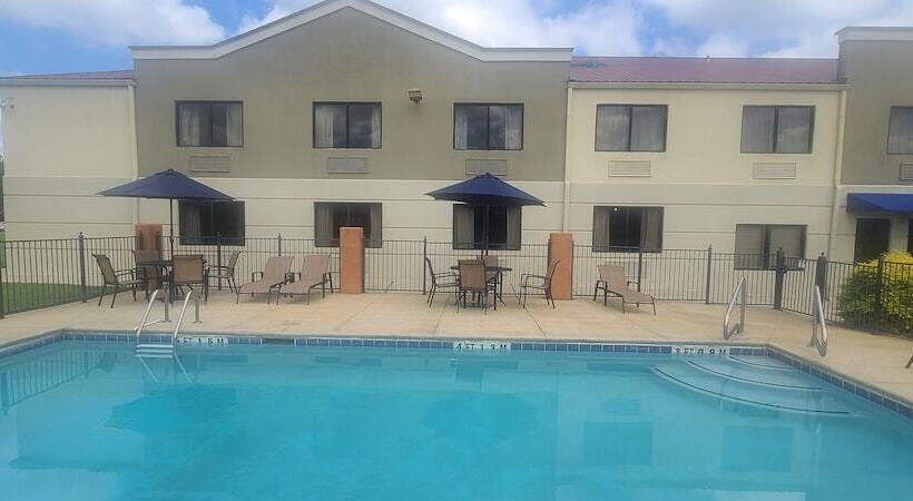 فندق Comfort Inn & Suites Leeds I20