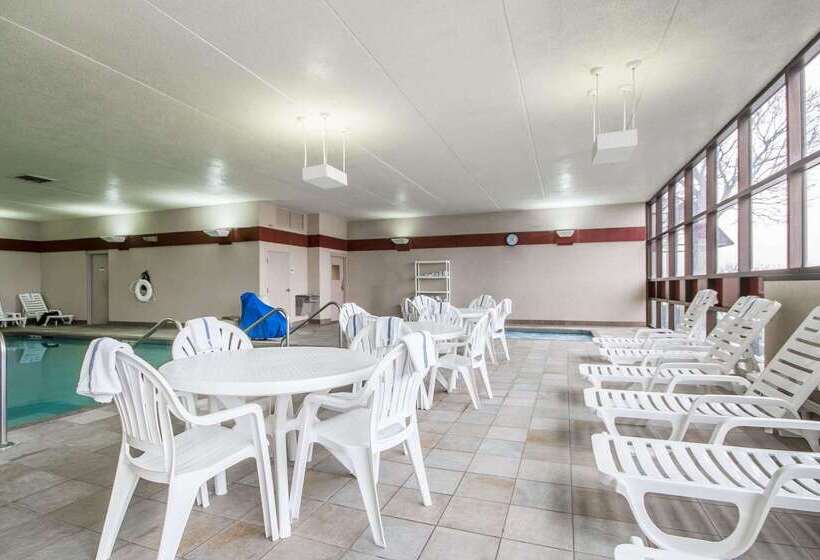 فندق Comfort Inn & Suites Madison  Airport