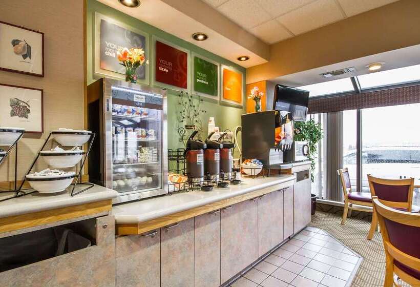 فندق Comfort Inn & Suites Madison  Airport