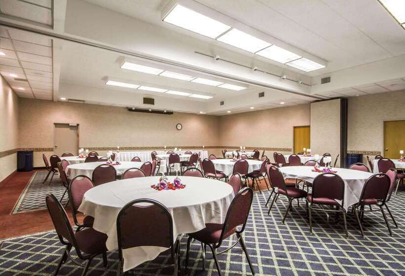 فندق Comfort Inn & Suites Madison  Airport