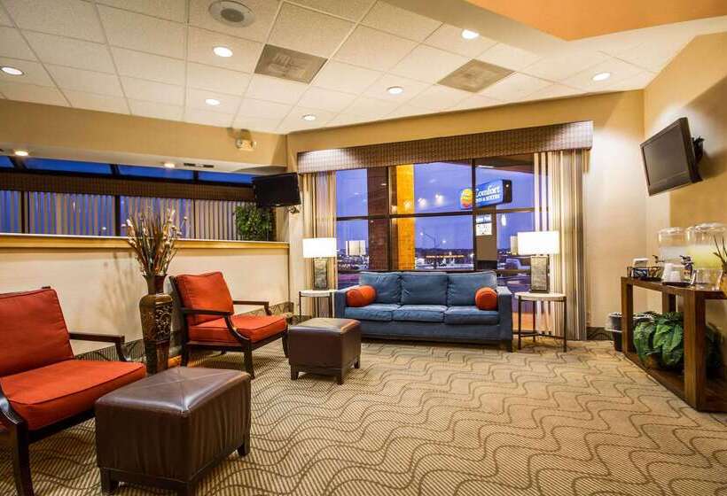 فندق Comfort Inn & Suites Madison  Airport