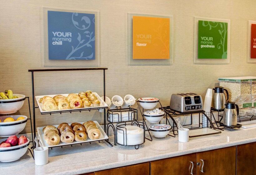 هتل Comfort Inn & Suites North Greenfield