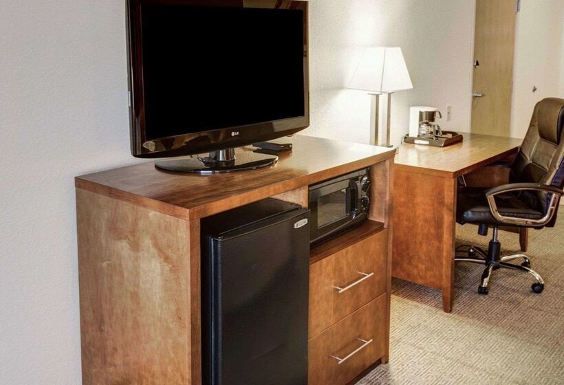 هتل Comfort Inn & Suites North Greenfield