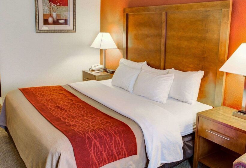 هتل Comfort Inn & Suites North Greenfield