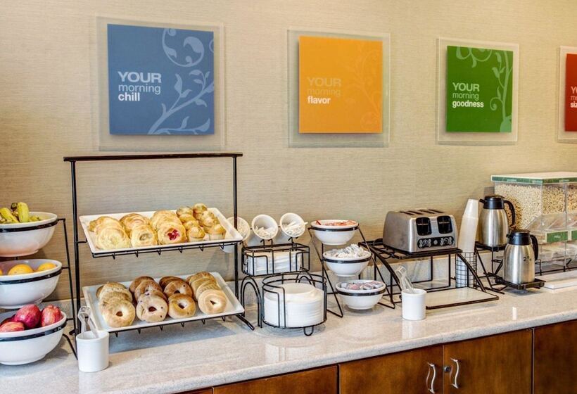 هتل Comfort Inn & Suites North Greenfield