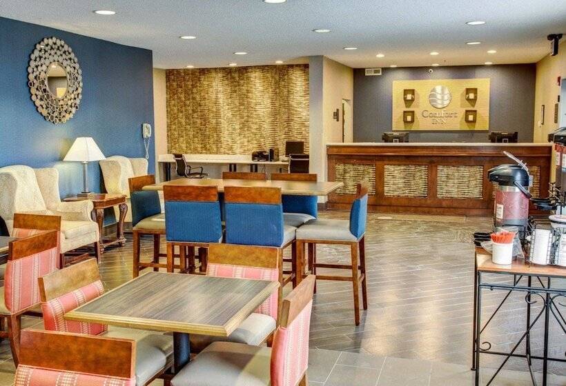هتل Comfort Inn & Suites North Greenfield